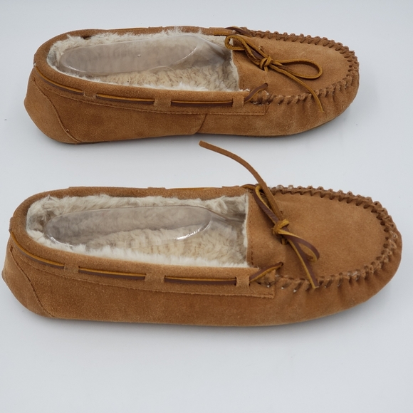 Minnetonka Women's Britt Trapper Slipper - Picture 7 of 15